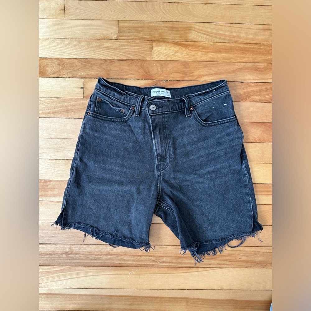 Abercrombie & Fitch 90’s Relaxed High Rise Cut-Off Black Denim Shorts